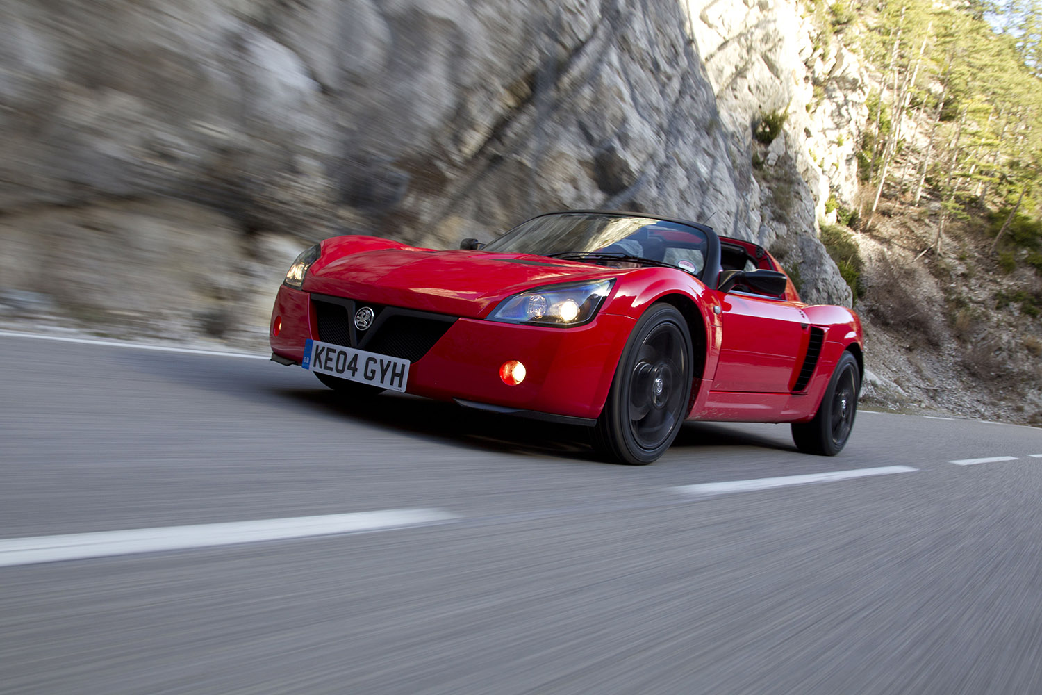 Vauxhall VX220 dynamic exterior